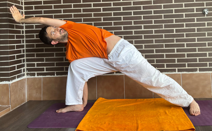 Tonifica tobillos, rodillas y muslos aliviando dolores de ciática y artríticos con utthita parsvakonasana