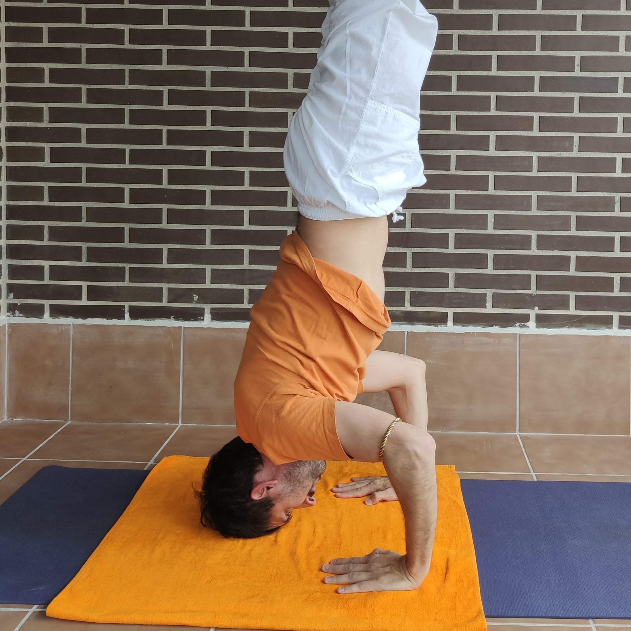 Kapalasana, una postura invertida que te prepara para Shirshasana